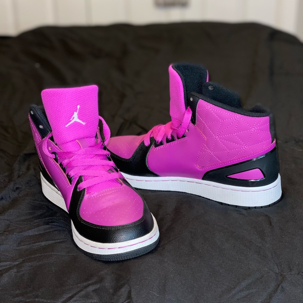 2014 Hightop Jordan’s (AUTHENTIC) Magenta color